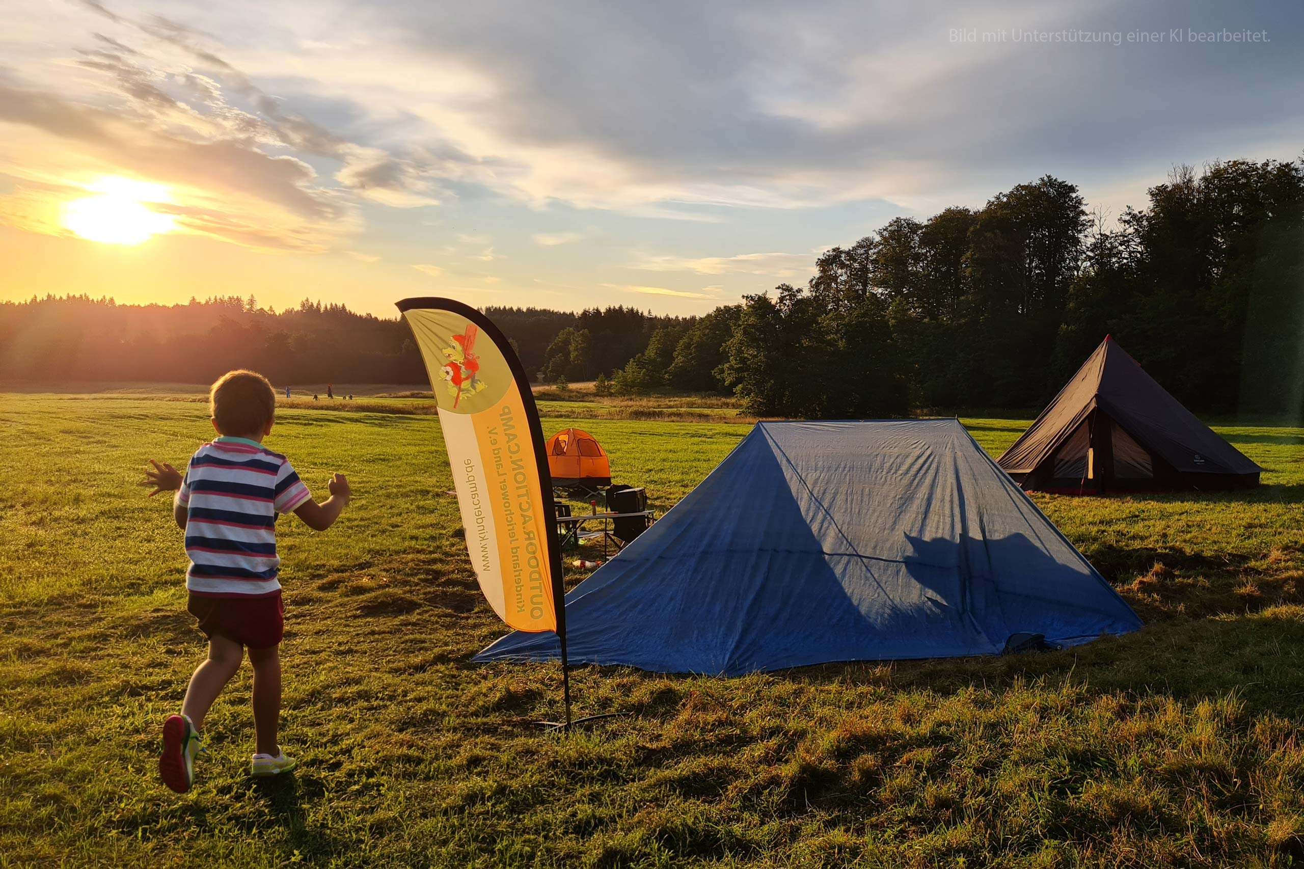 Camp im Sonnenuntergang mit Kindern - Kinderland Jerichower Land e.V.
